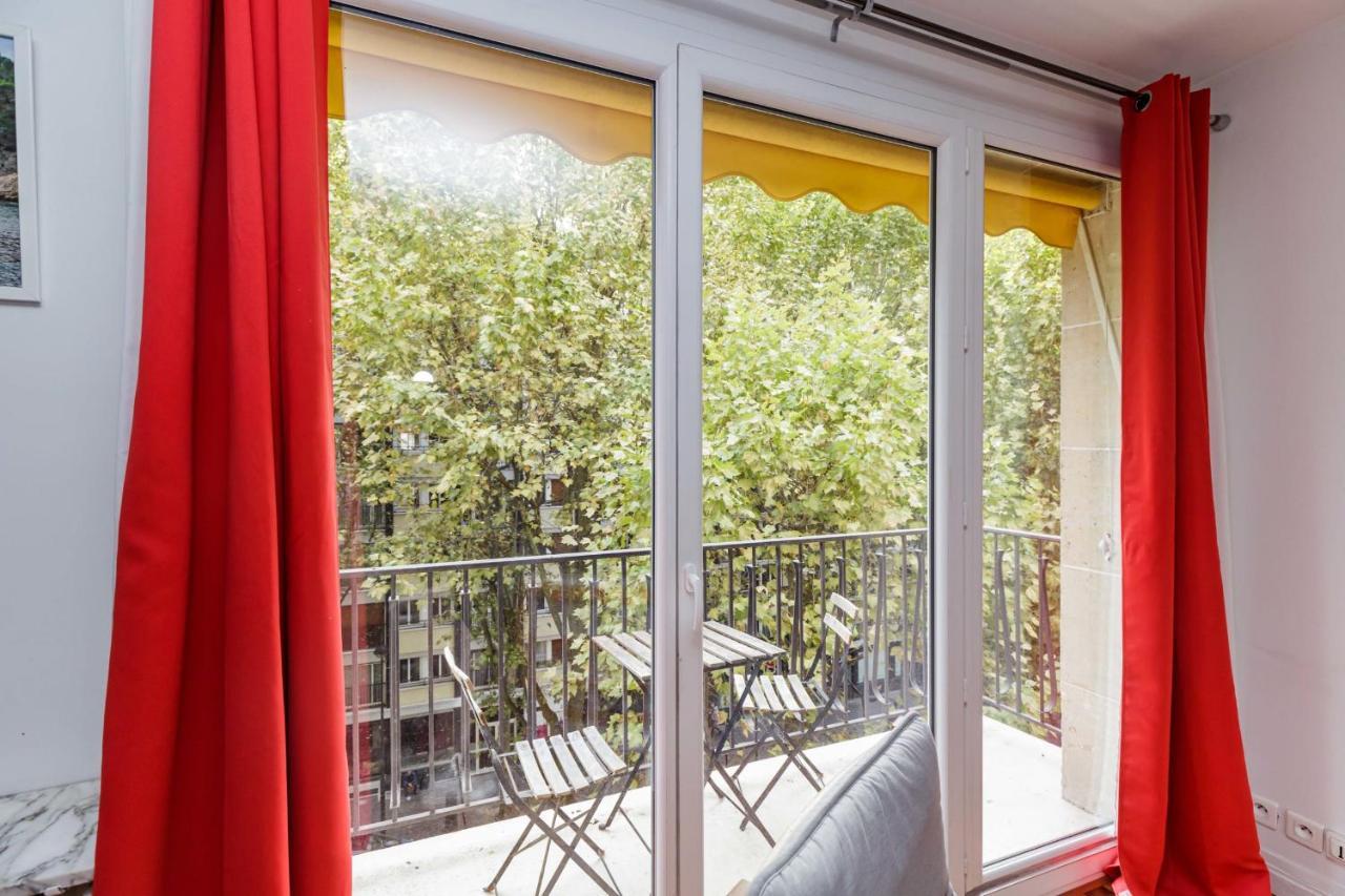 A Cosy Nest With A Balcony Near The Seine Apartment Paris