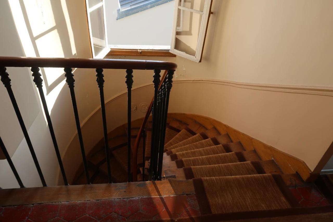 Parisian Cozy Studio: Batignolles Charm Near Landmarks * Paris
