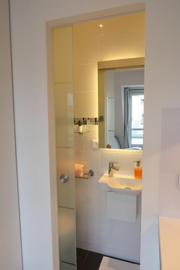 Parisian Cozy Studio: Batignolles Charm Near Landmarks *