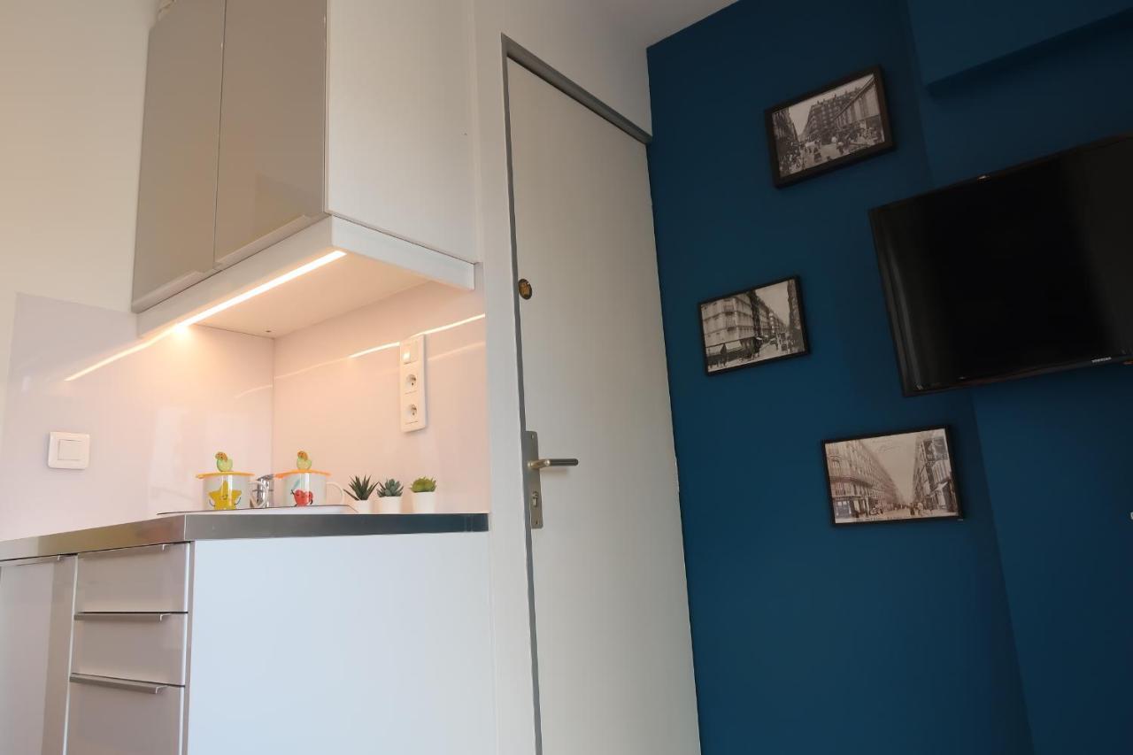 Parisian Cozy Studio: Batignolles Charm Near Landmarks Paris