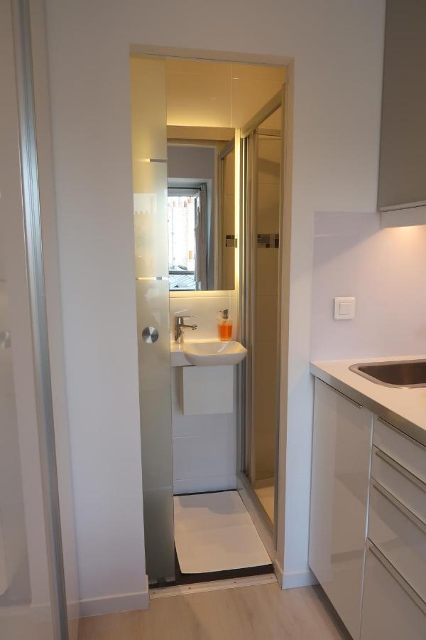 Parisian Cozy Studio: Batignolles Charm Near Landmarks *