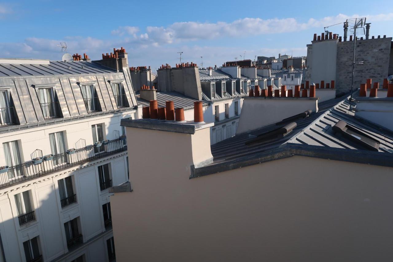 Parisian Cozy Studio: Batignolles Charm Near Landmarks Apartment