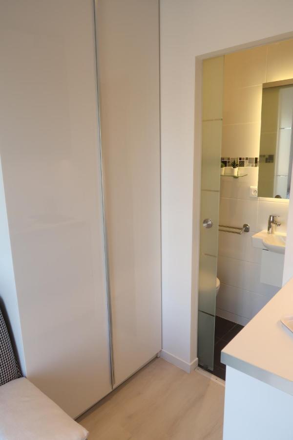 Apartment Parisian Cozy Studio: Batignolles Charm Near Landmarks