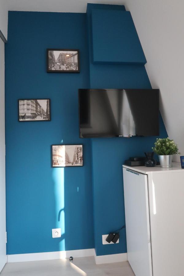 Parisian Cozy Studio: Batignolles Charm Near Landmarks *