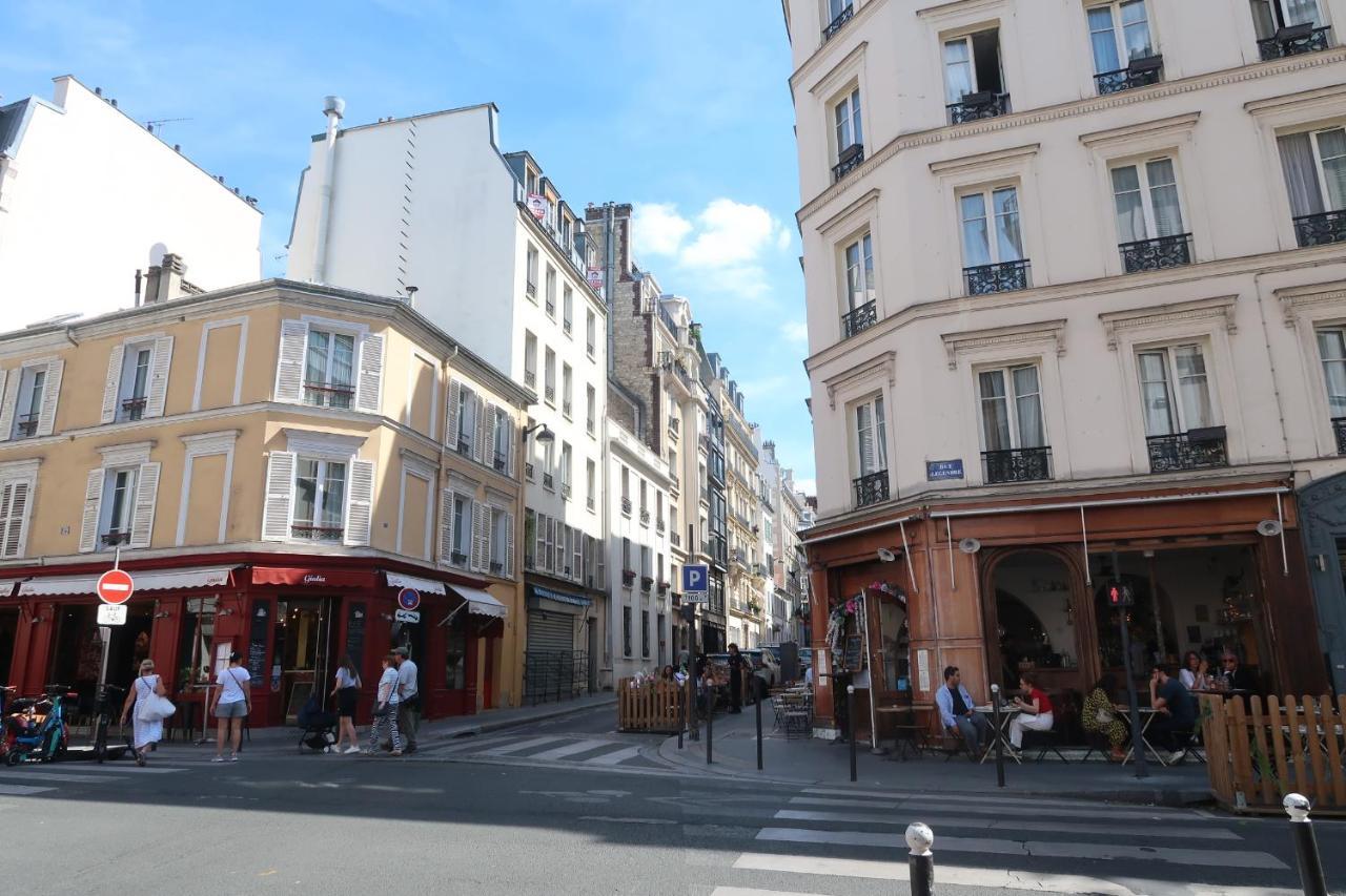 Parisian Cozy Studio: Batignolles Charm Near Landmarks *