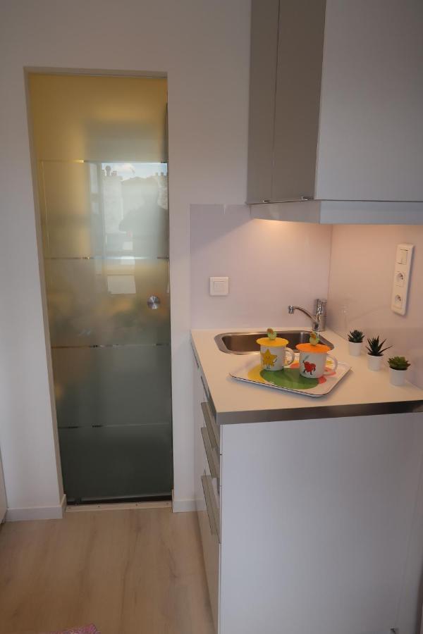 Parisian Cozy Studio: Batignolles Charm Near Landmarks *