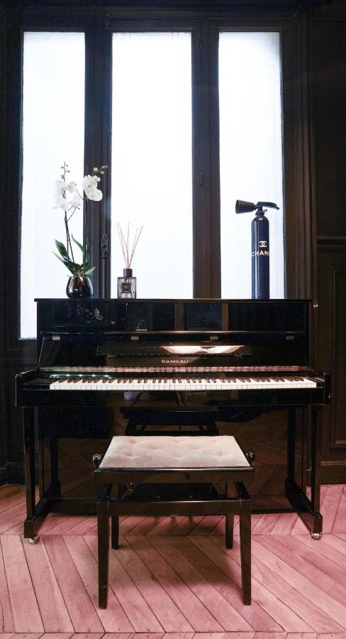 Apartment Magnificent Luxury Penthouse In A Prestigious Neighborhood Of With A Eiffel Tower View From Balcony Short Walk To Palais Galliera And Avenue Montaigne Fashion Stores
