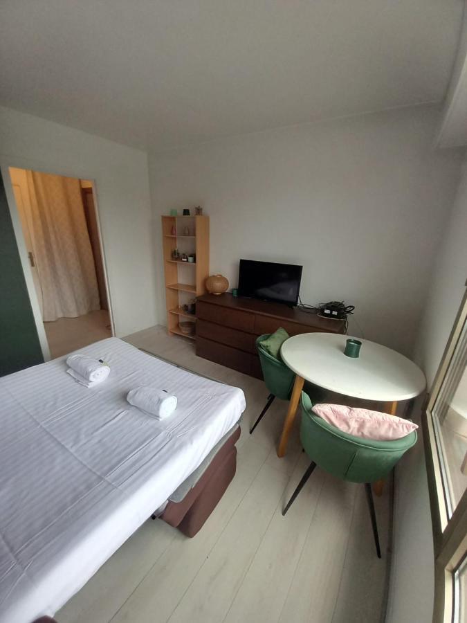 Apparemment Chaleureux Au 16 Eme Arrondissement De A 10 Min Dz La Tour Eiffel Apartment Paris