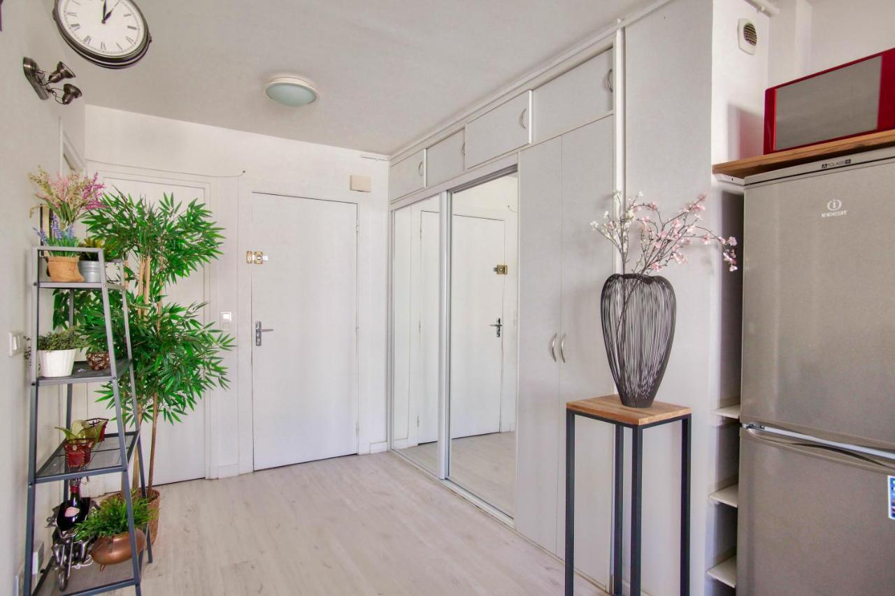 Luxurious Republique Pierre Leve Free Netflix Paris