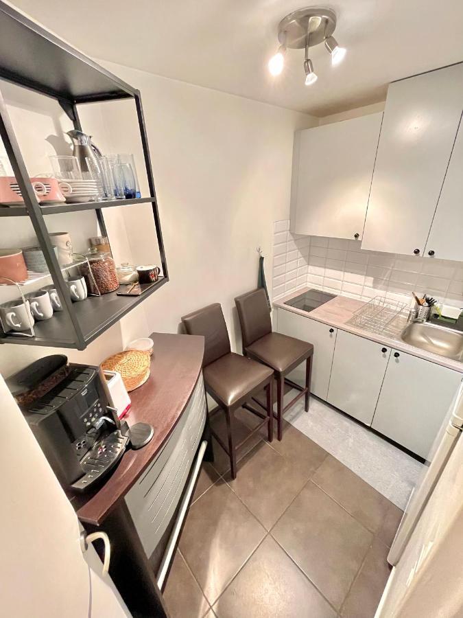 Charming Flat Near Champs Elysees Center Paris