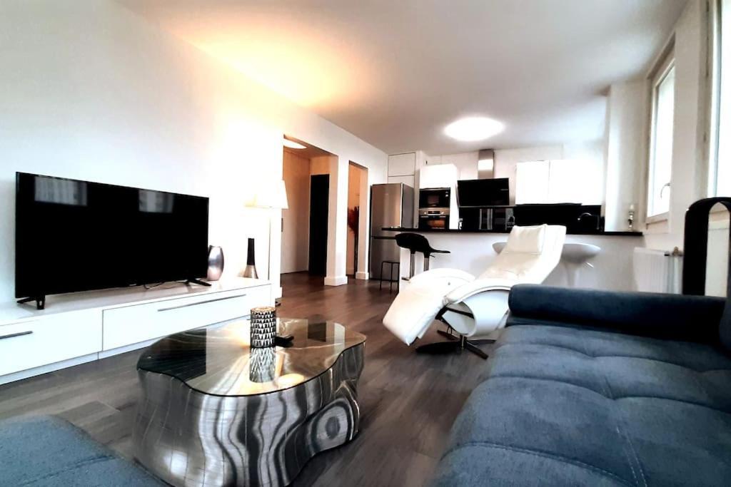 Spacious In Place Des Fetes Apartment Paris
