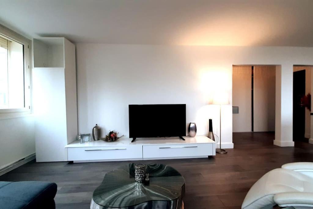 Spacious In Place Des Fetes Apartment Paris