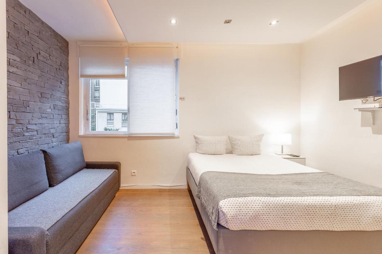 Victor Hugo Flat Paris