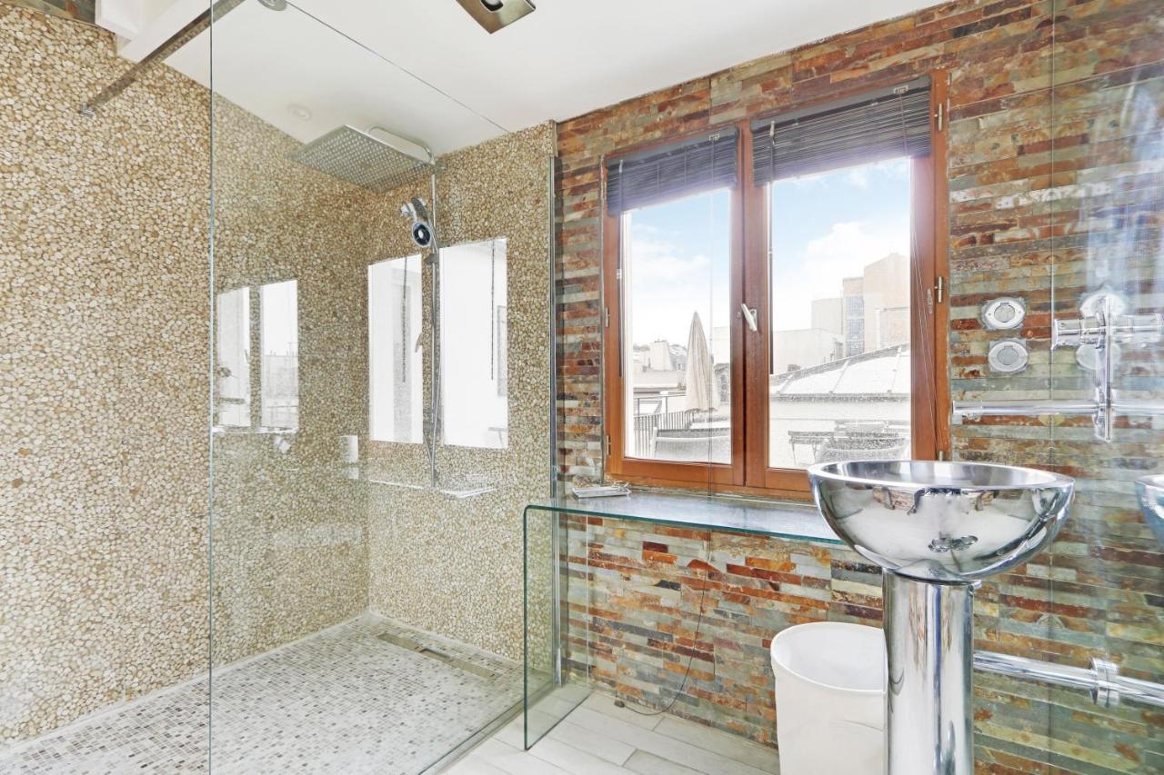 Pick A Flat's In Le Marais - Rue Saint Merri * Paris