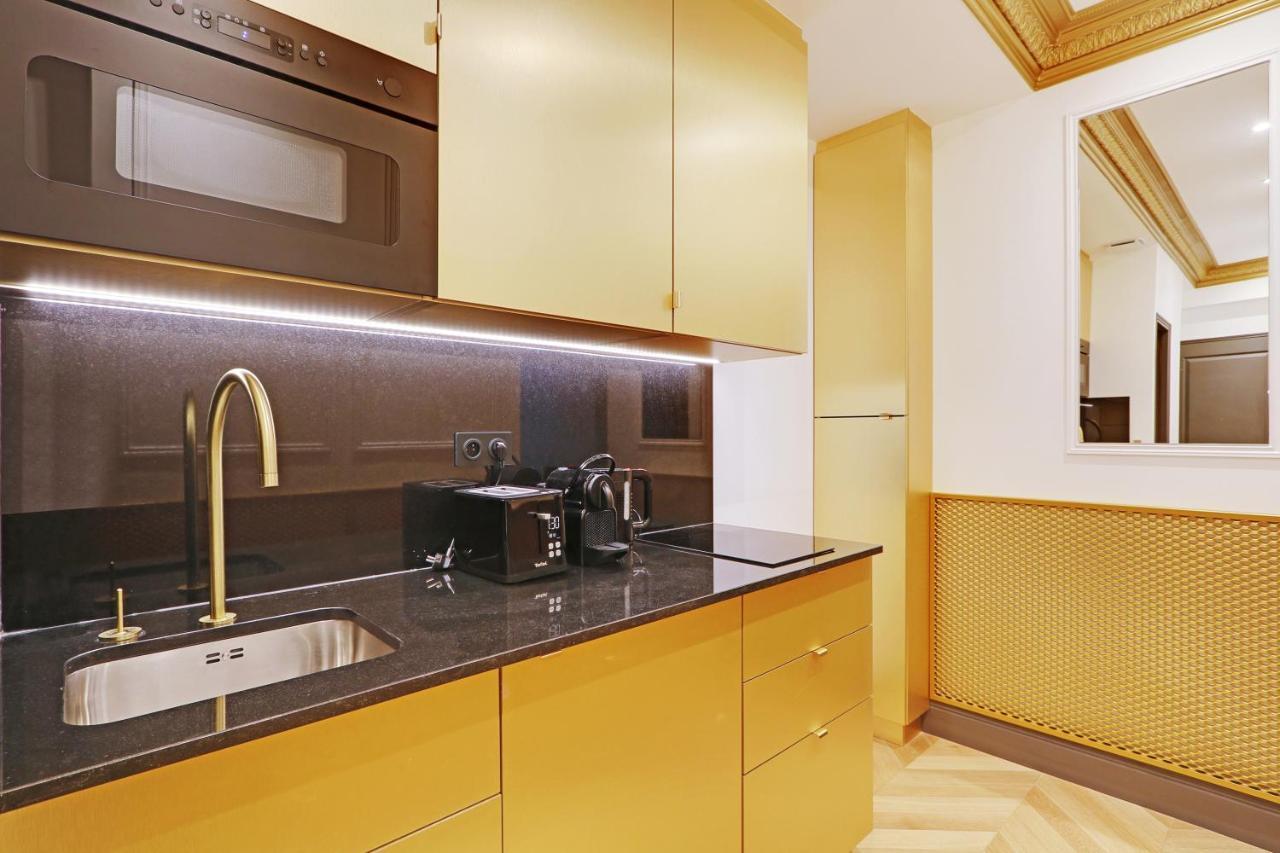 Pick A Flat's In Champs Elysees - Rue Du Colisee * Paris