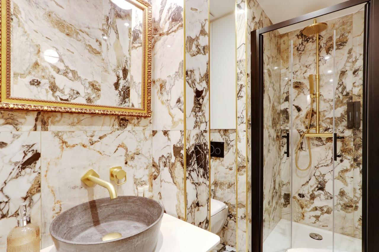 Apartment Pick A Flat's In Champs Elysees - Rue Du Colisee Paris