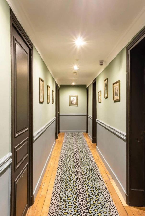Hotel De La Porte Dorée 3*