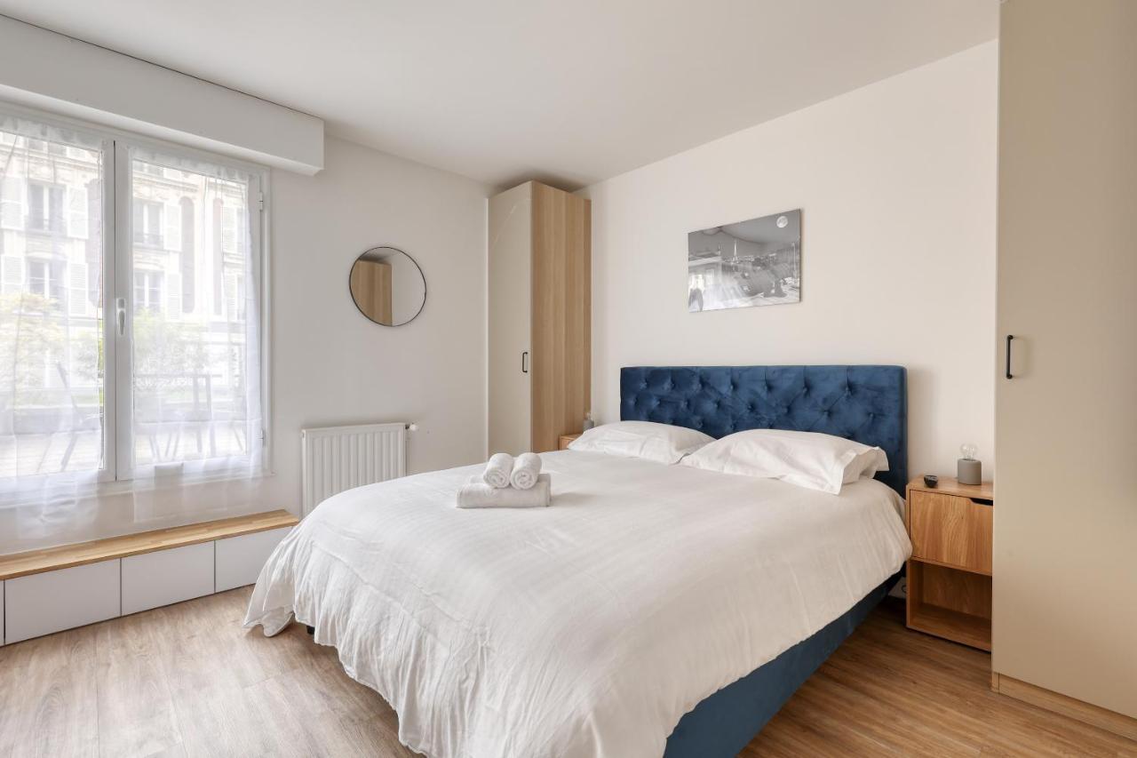 Branded New 4 Bdrs Flat - Huge Terrace - Prime Loc *