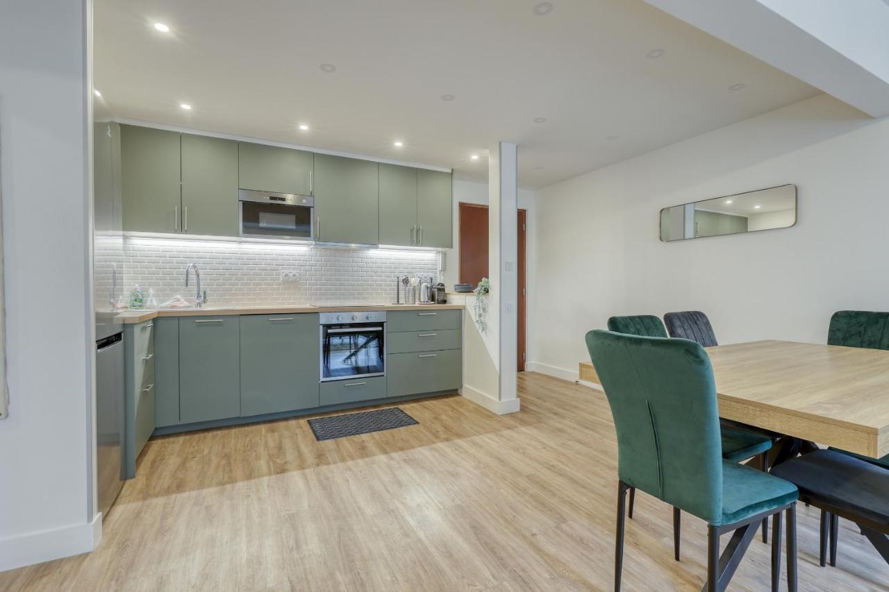 Branded New 4 Bdrs Flat - Huge Terrace - Prime Loc