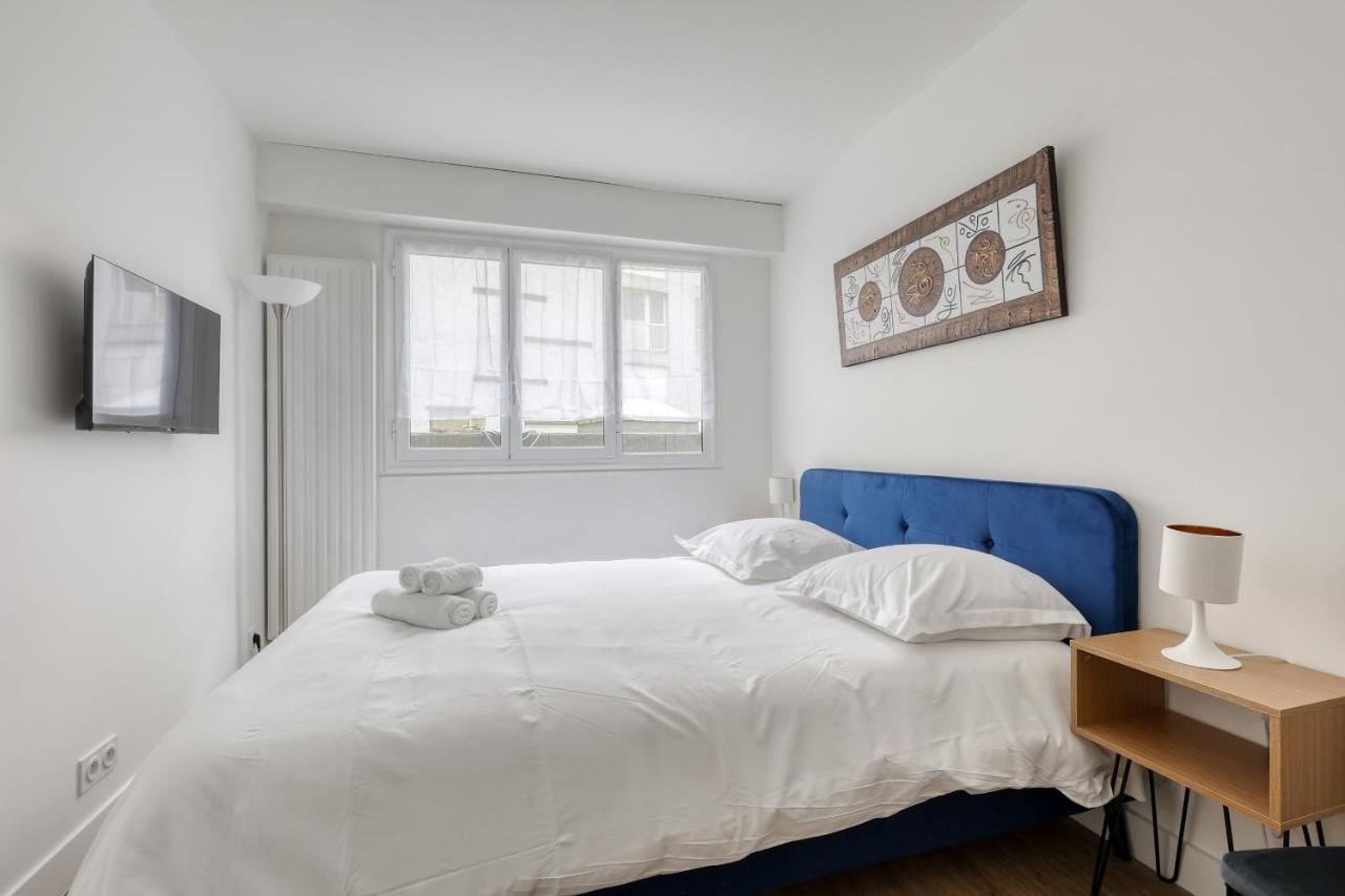 Branded New 4 Bdrs Flat - Huge Terrace - Prime Loc *
