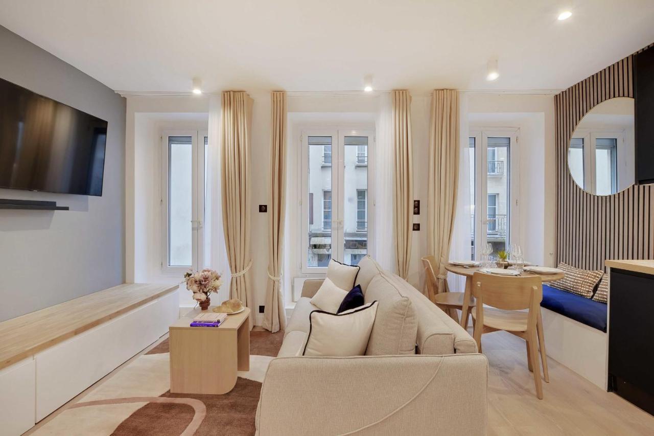 Pelican - Louvre Apartment Paris