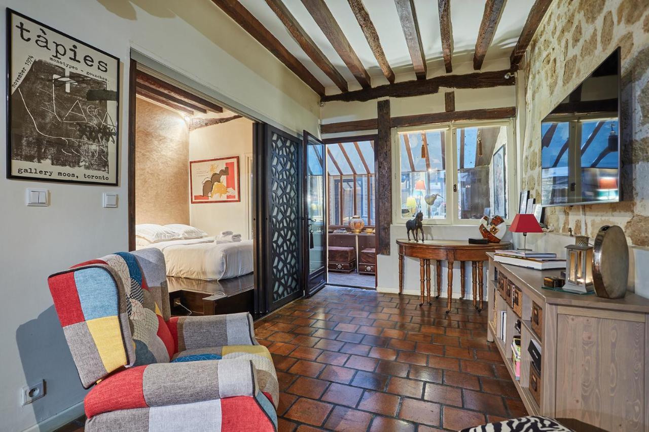In Heart Of Marais By Prestige