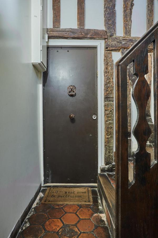 Apartment In Heart Of Marais By Prestige Paris