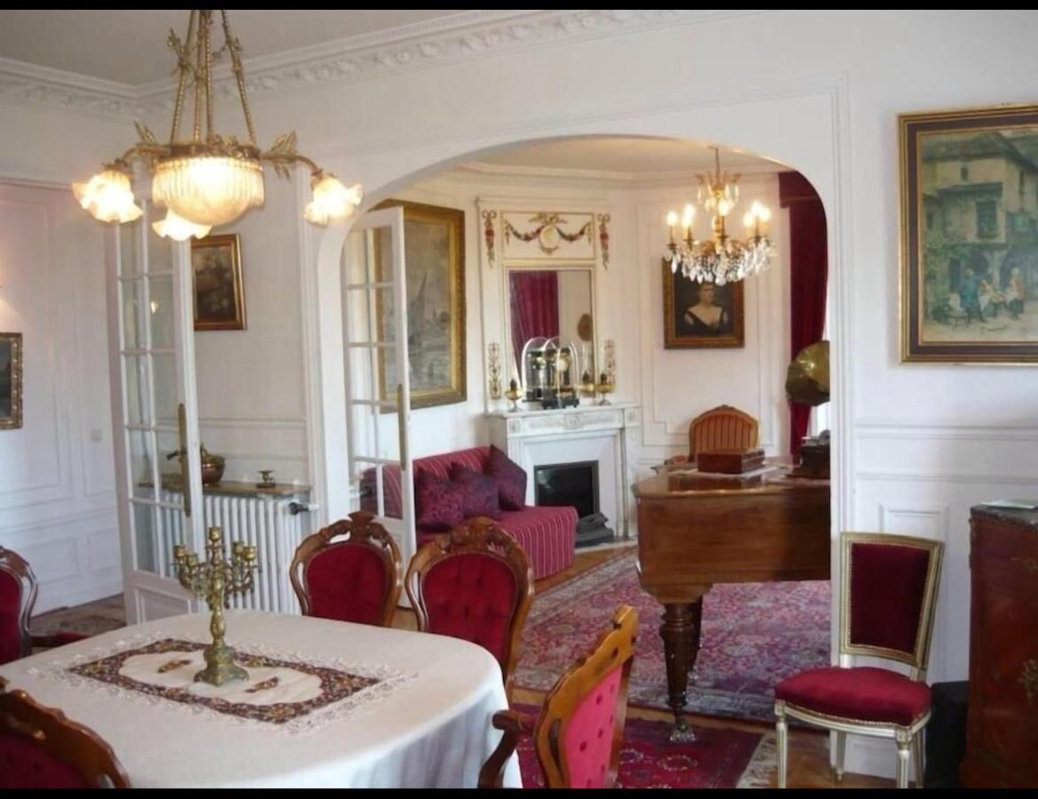 Apartment Bourgeois Paris