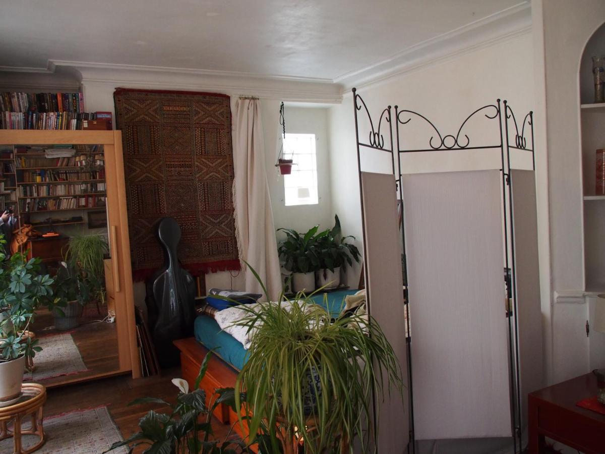 Very Large Private With Own Bathroom, In Montmartre *