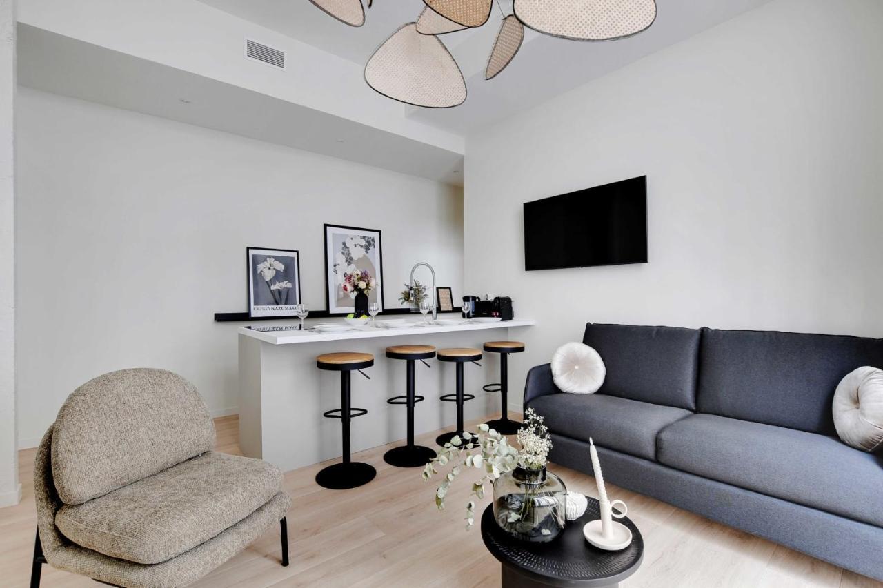 Modern - 2br-6p - Eiffel Tower Apartment Paris