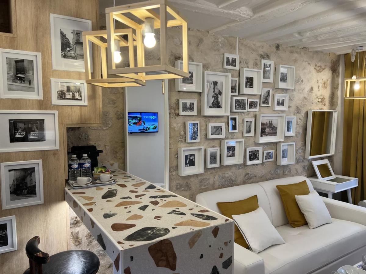Apartment & Canal - *