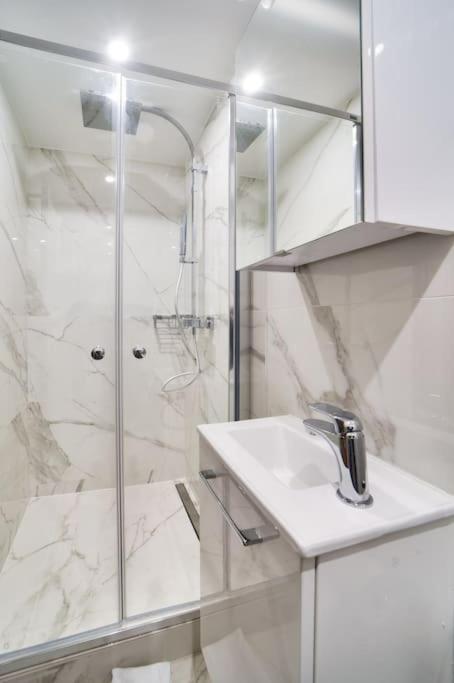 Superbe Maisonnette Neuve Au Coeur De * Paris