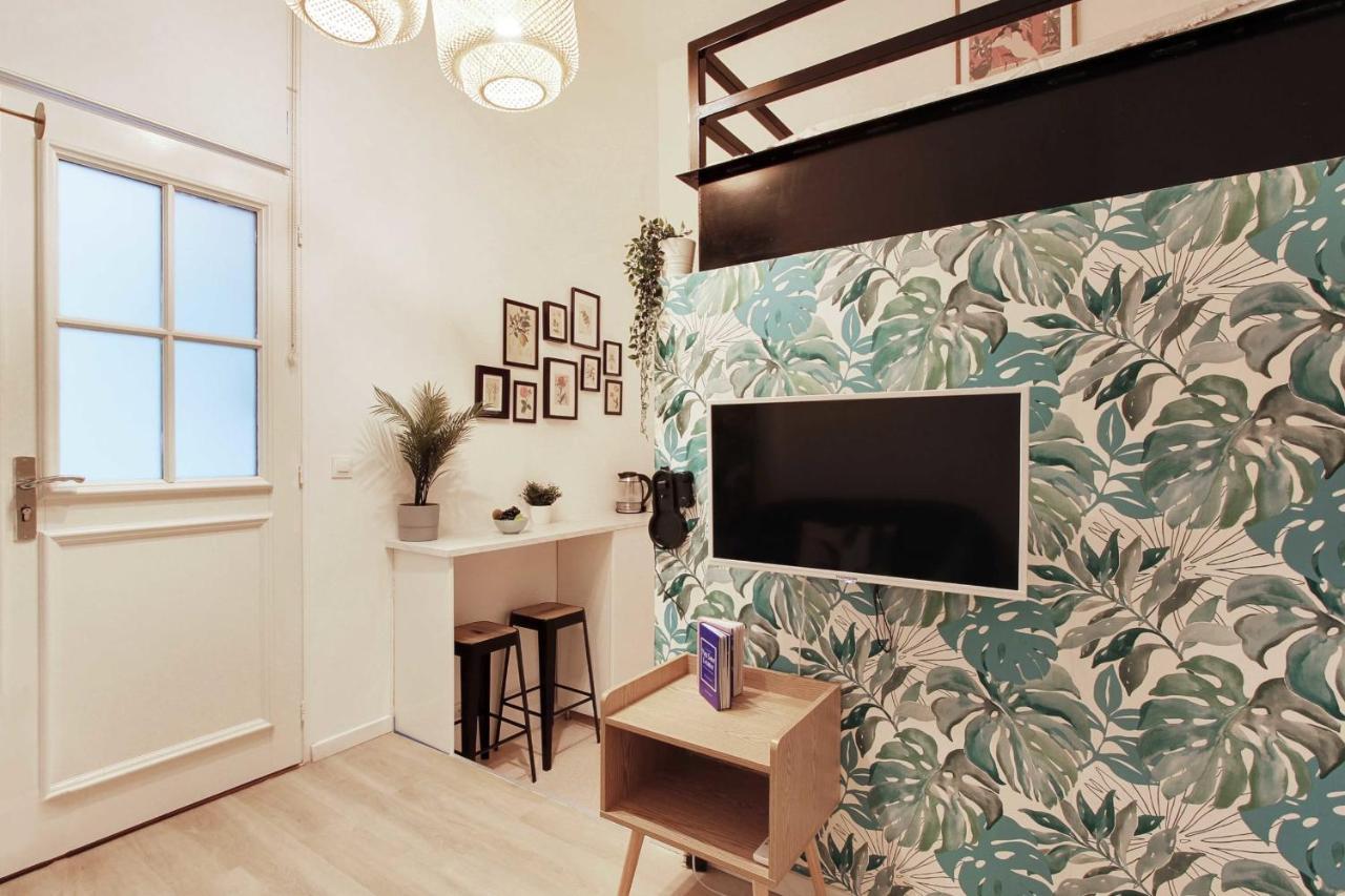 Apartment Beautiful 2p - Rue De L'universite Pont De L'alma Paris