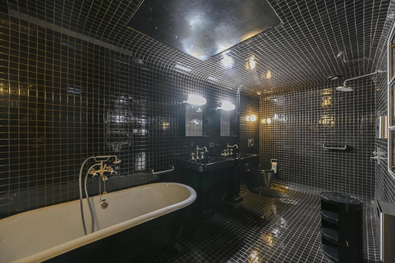 Appartement Place In Saint Germain Des Près *