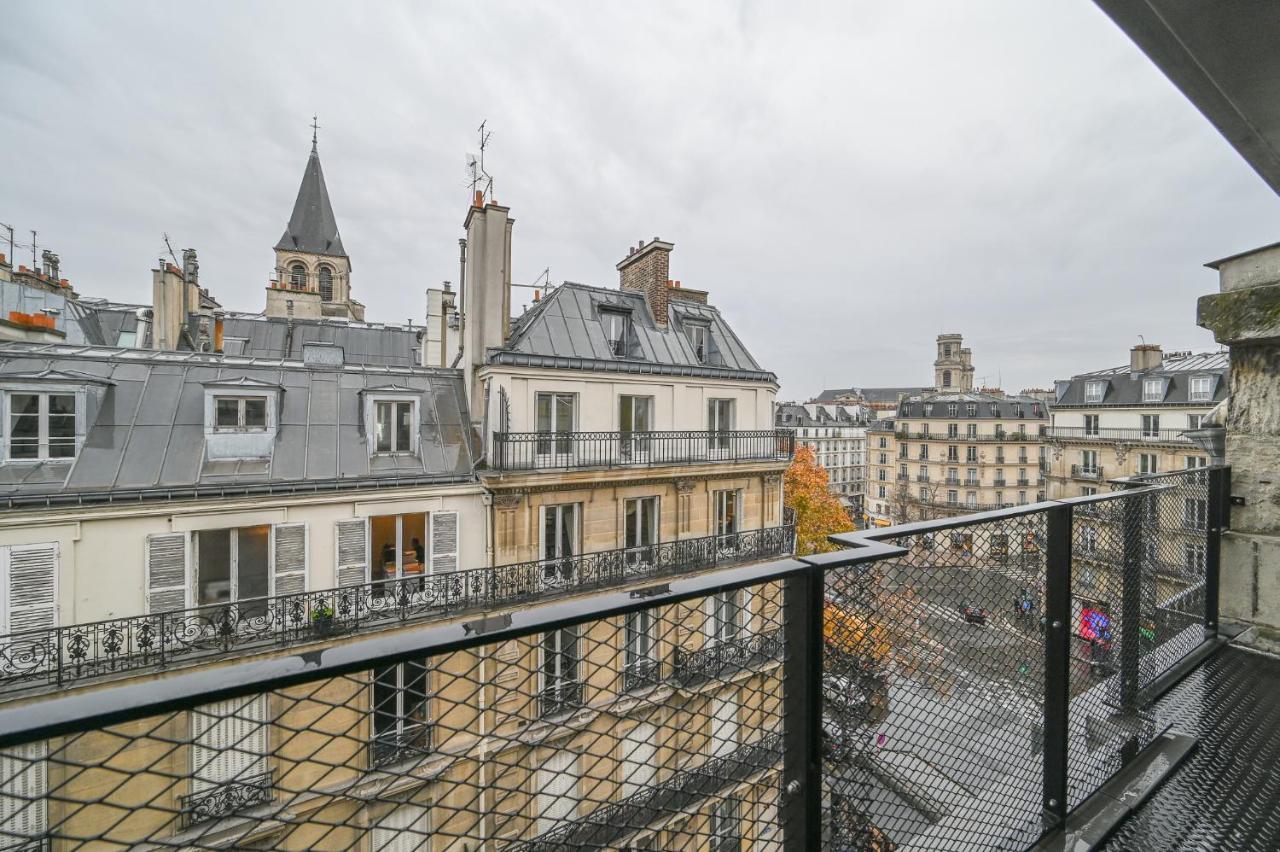 Appartement Place In Saint Germain Des Près Paris
