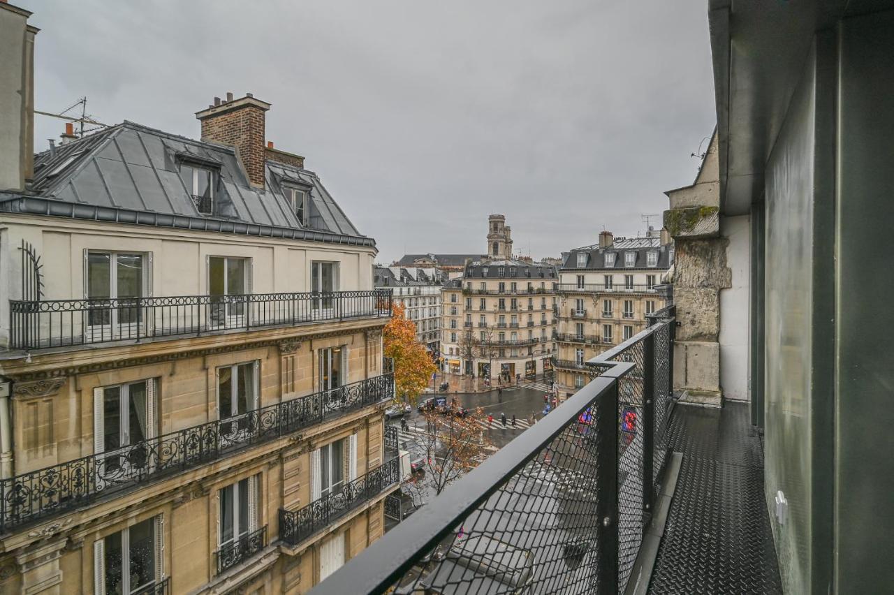 Place In Saint Germain Des Près Paris