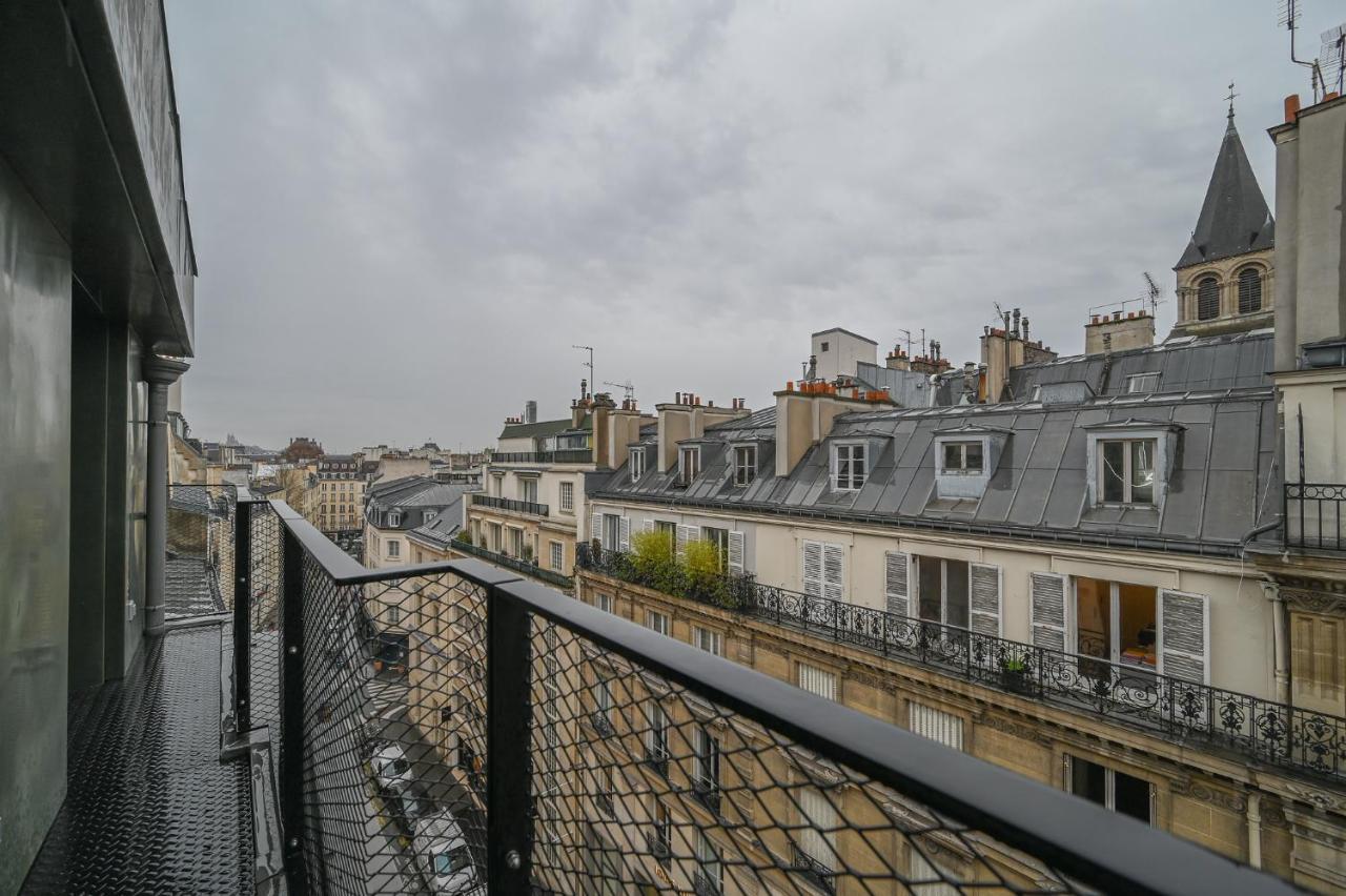 Place In Saint Germain Des Près * Paris