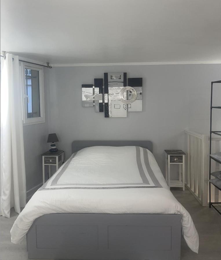 Beau Meuble 2min Du Moulin Rouge Apartment *