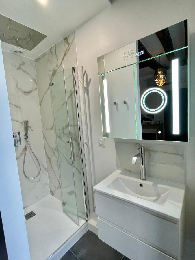 Apartment Designer Tour Saint-jacques - 1br 4p Paris