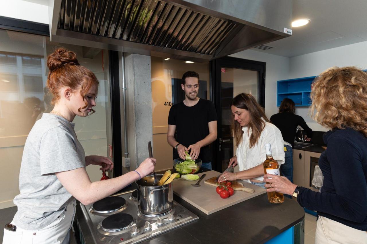 The People - Marais Albergue