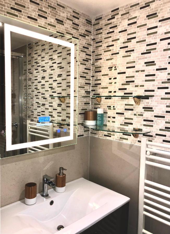 Apartment Champs Elysees 1 Paris