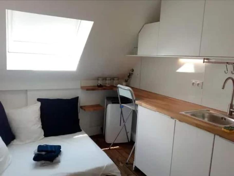 Apartment Studio Propre Calme Vue Ascenseur Paris
