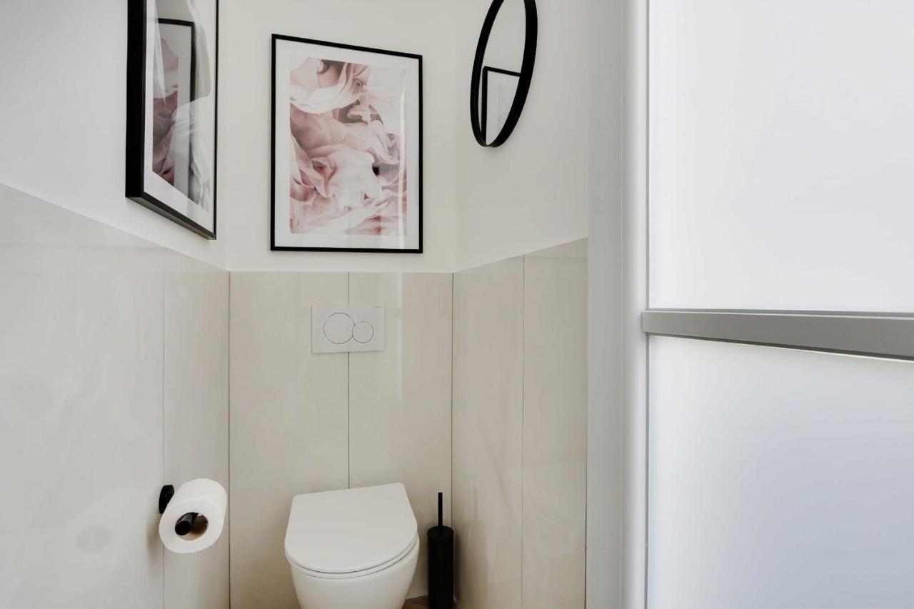 Couples Getaway Unit With Jacuzzi - Center Paris