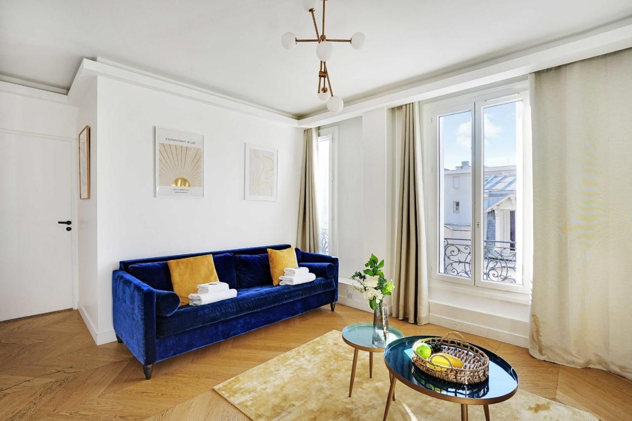Chic And Cozy In The Heart Of Apartment *