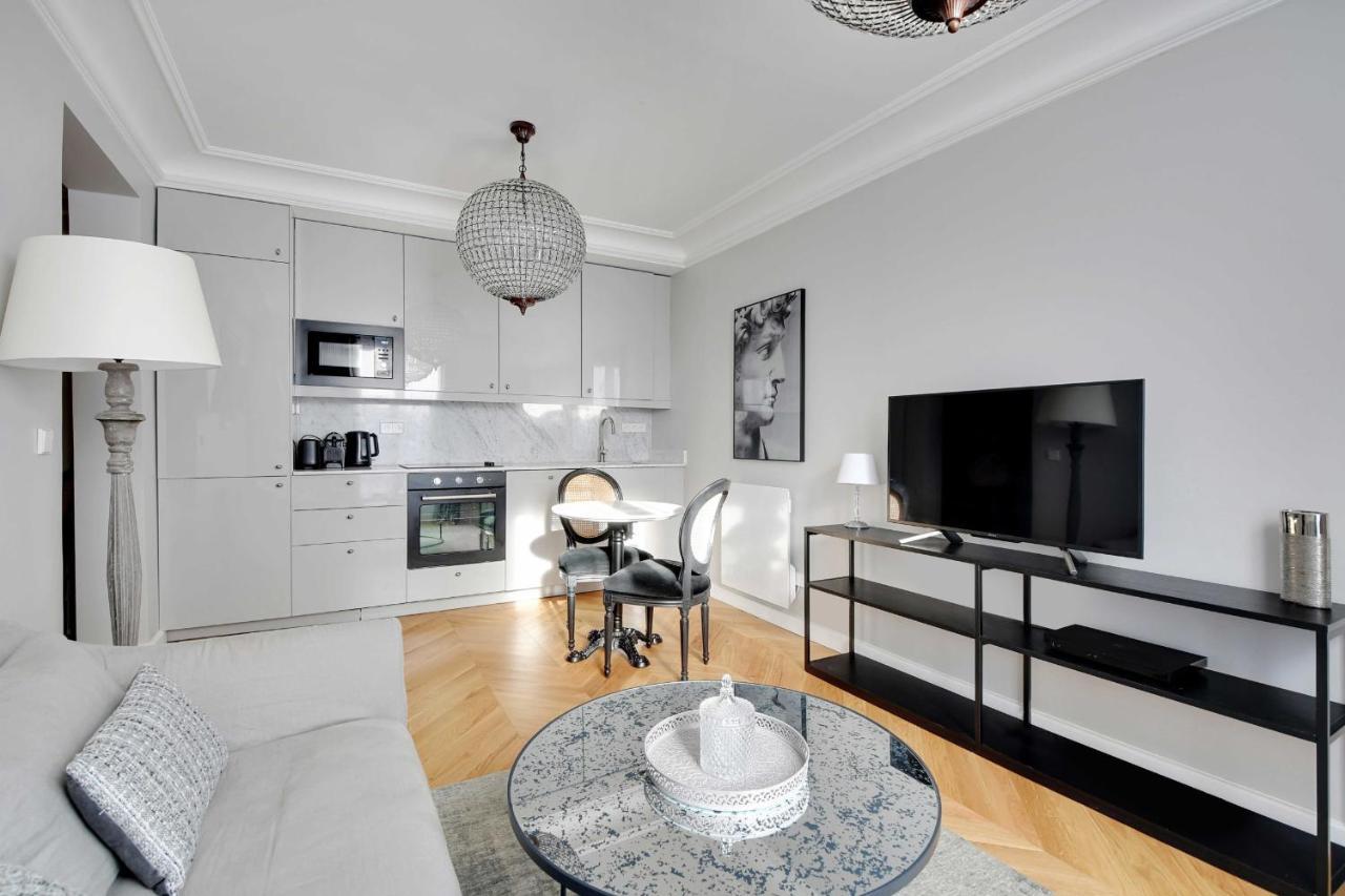 Charming Apartment- 1br4p- Place Victor Hugo Apartment *