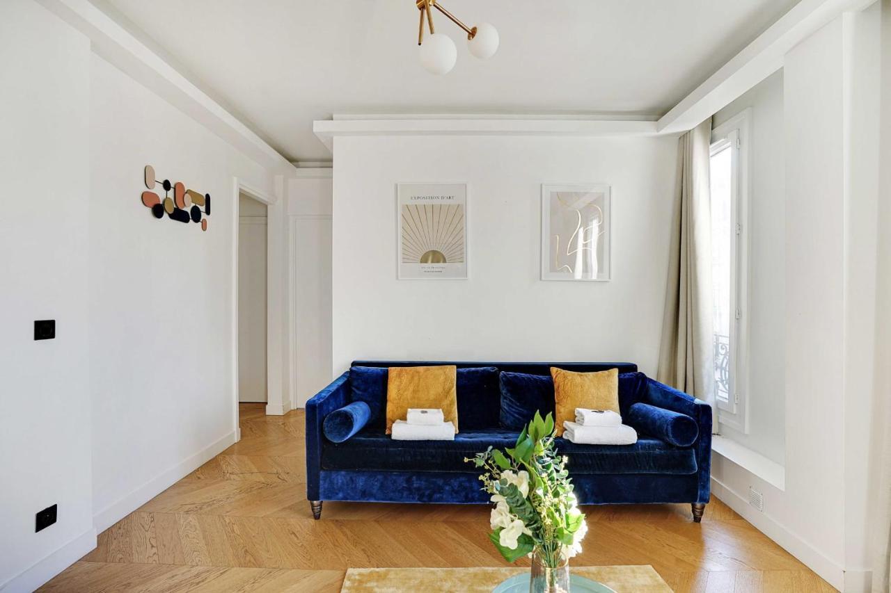 Chic And Cozy In The Heart Of Apartment