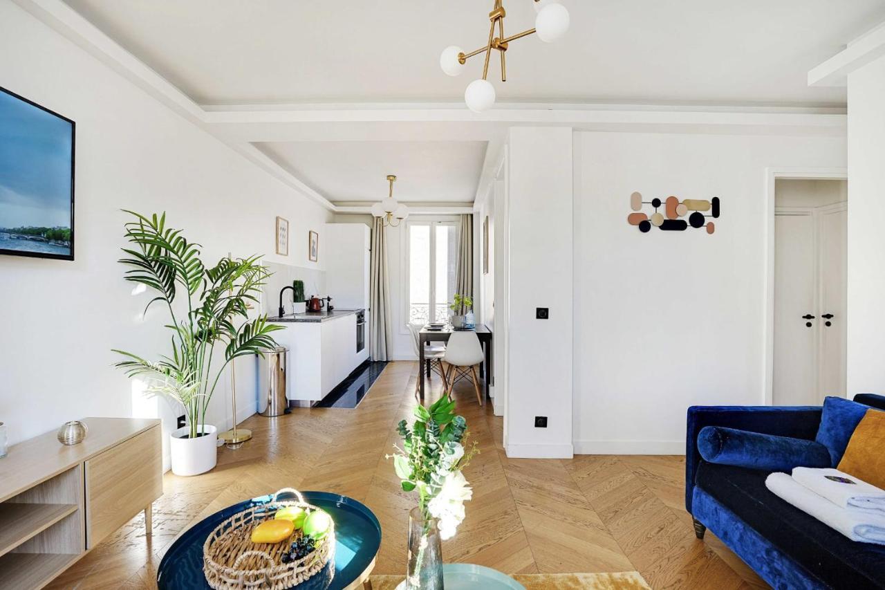 Apartment Chic And Cozy In The Heart Of