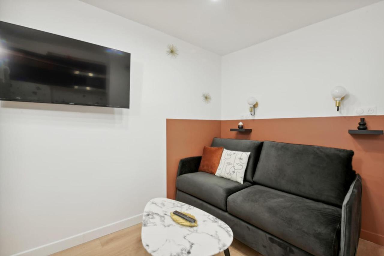 342 Elena - Stunning Parisian Apartment *