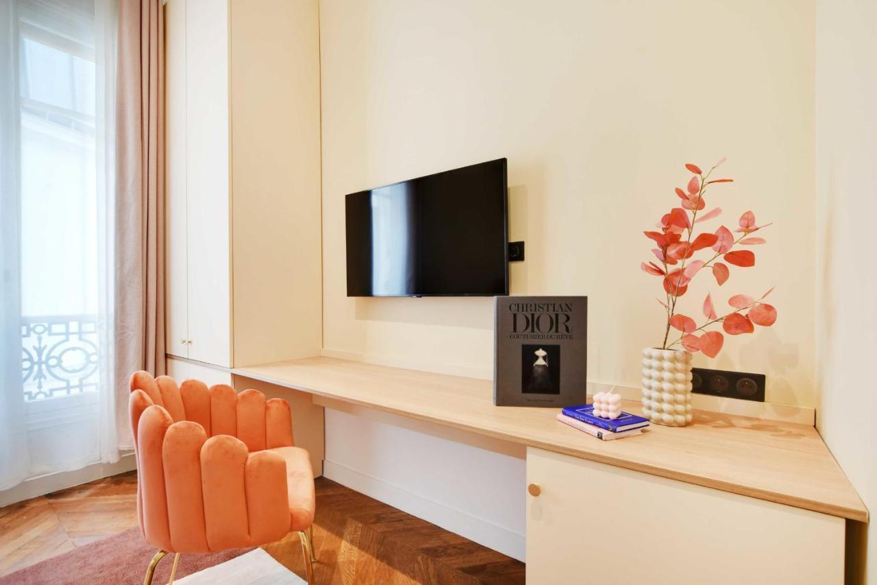 Chic - 1br-4p - Facing The Louvre Paris