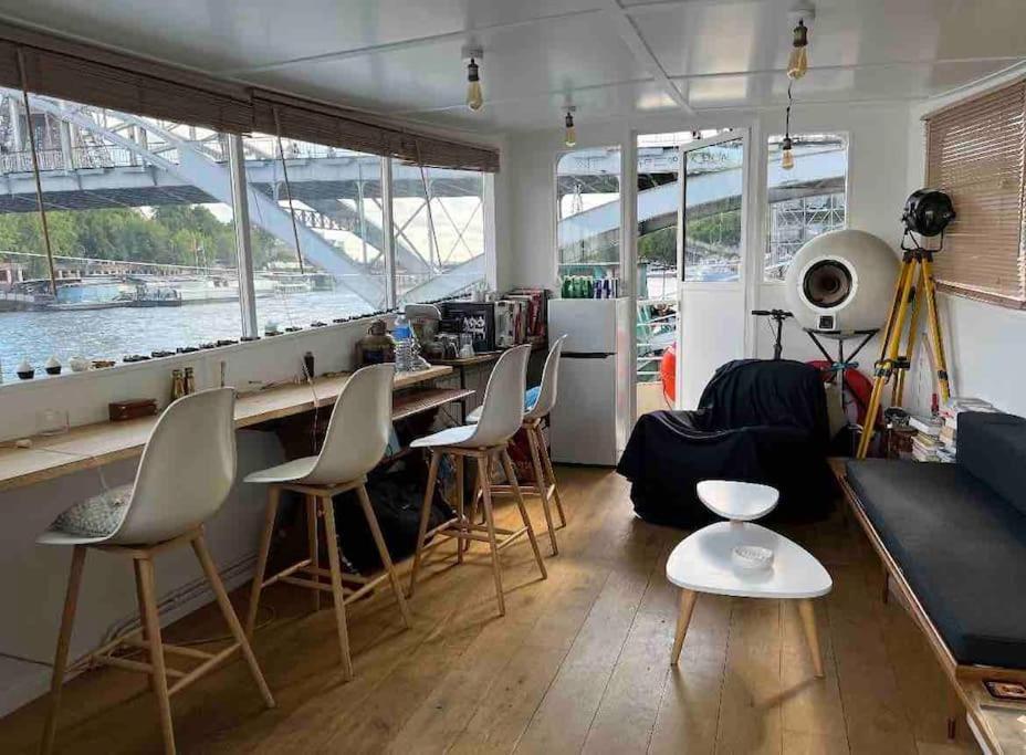 Sejour Sur Peniche De Luxe Face Tour Eiffel Botel